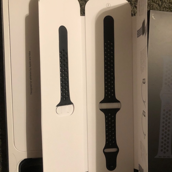 Apple Watch series 7 Nike version - Picture 4 of 6